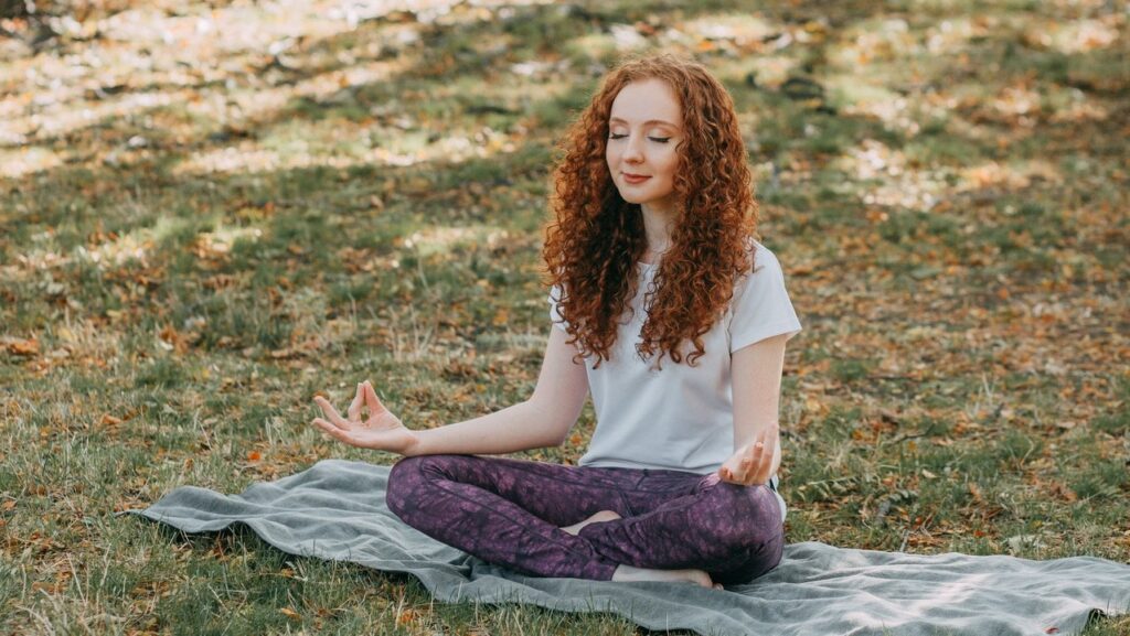 How to meditate - woman meditating 2